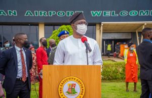 Makinde Receives Inaugural Air Peace Airline Flight to Ibadan, Commissions New Protocol Lounge at Ibadan Airport