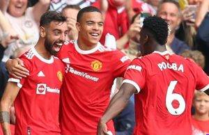 ManUtd Electrocued Leeds At Old Trafford, Go Top of EPL Table